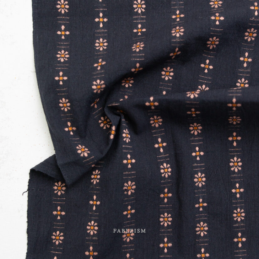 Forest Forage Daisies in Black | Fat Quarter